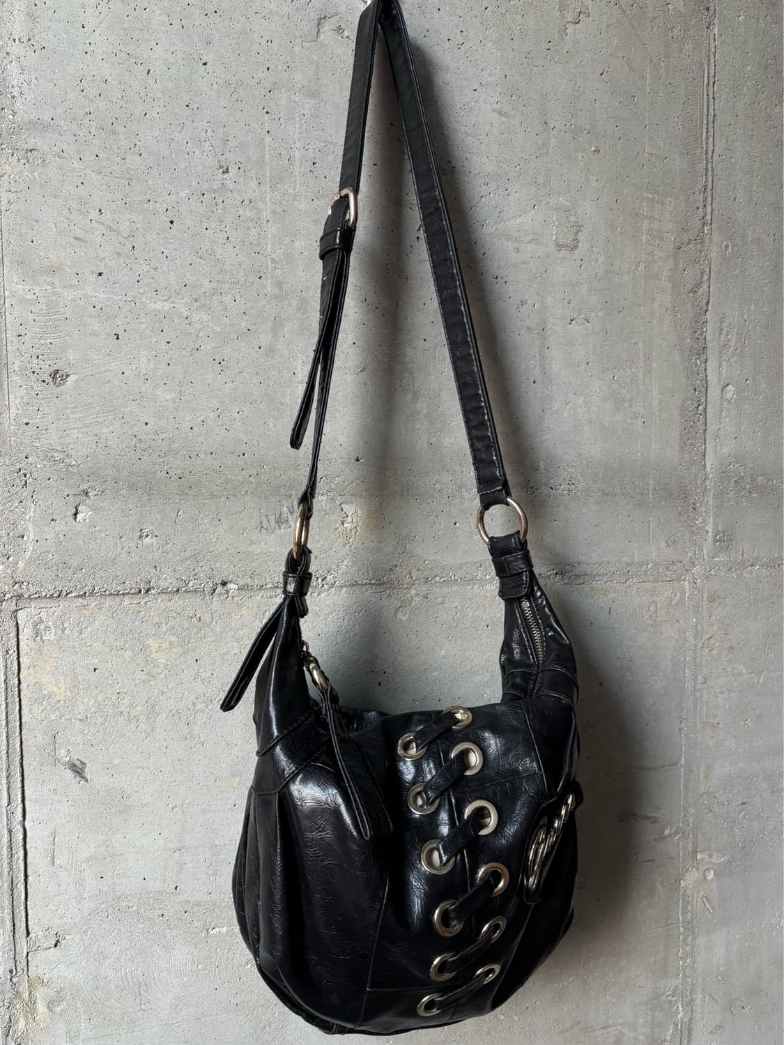 Guess lace up guyru style leather bag 상품이미지2