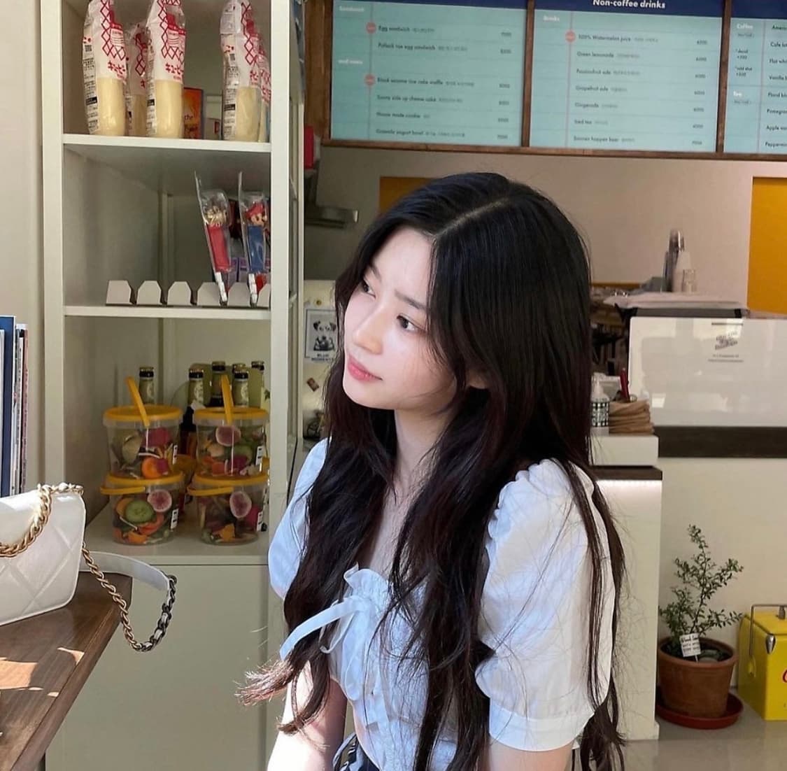 [민주착용] 낫유어로즈 스퀘어 크롭 탑 상품이미지1