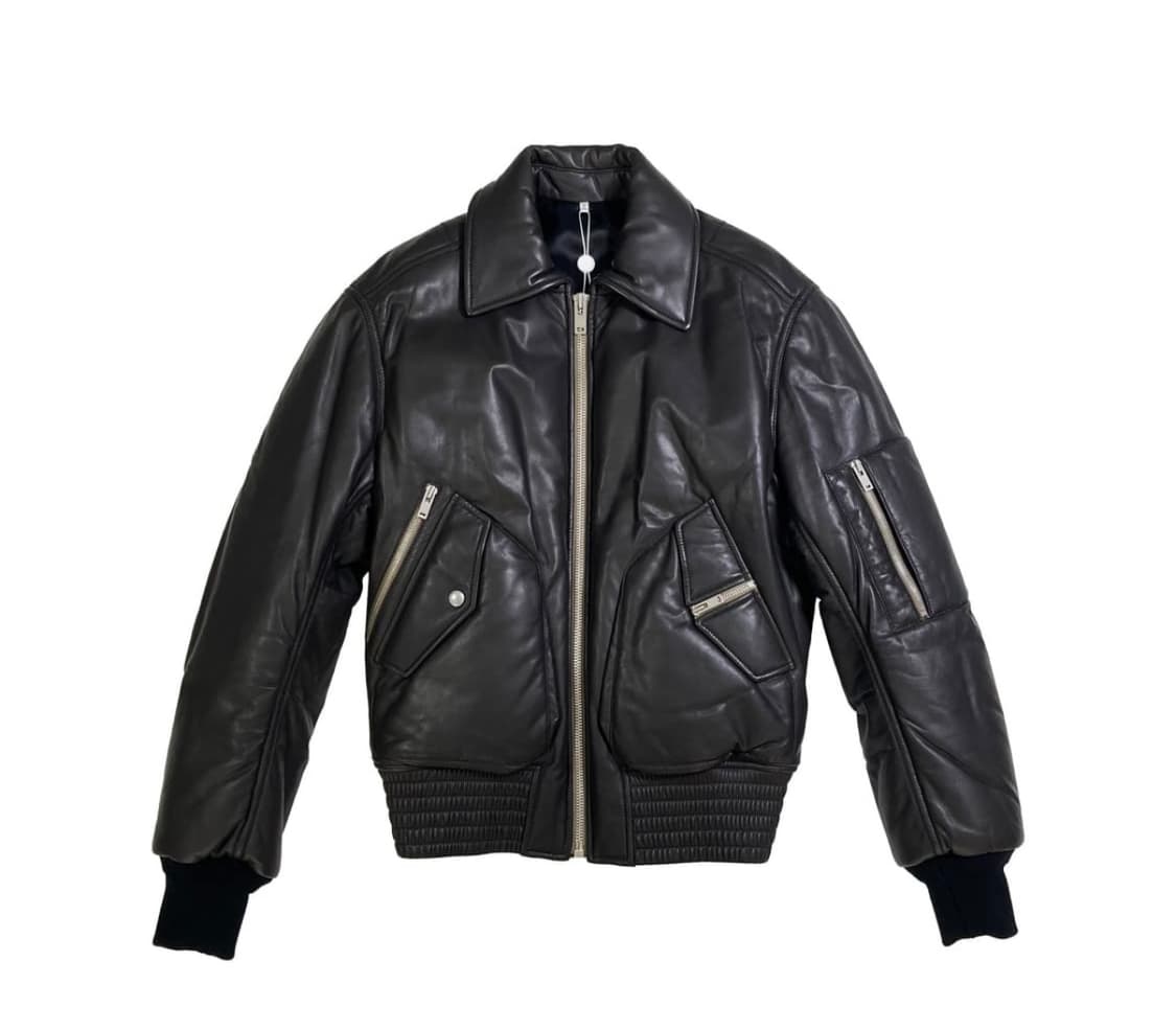 마르지엘라 가죽봄버 블랙색상으로 구해요 상품이미지1