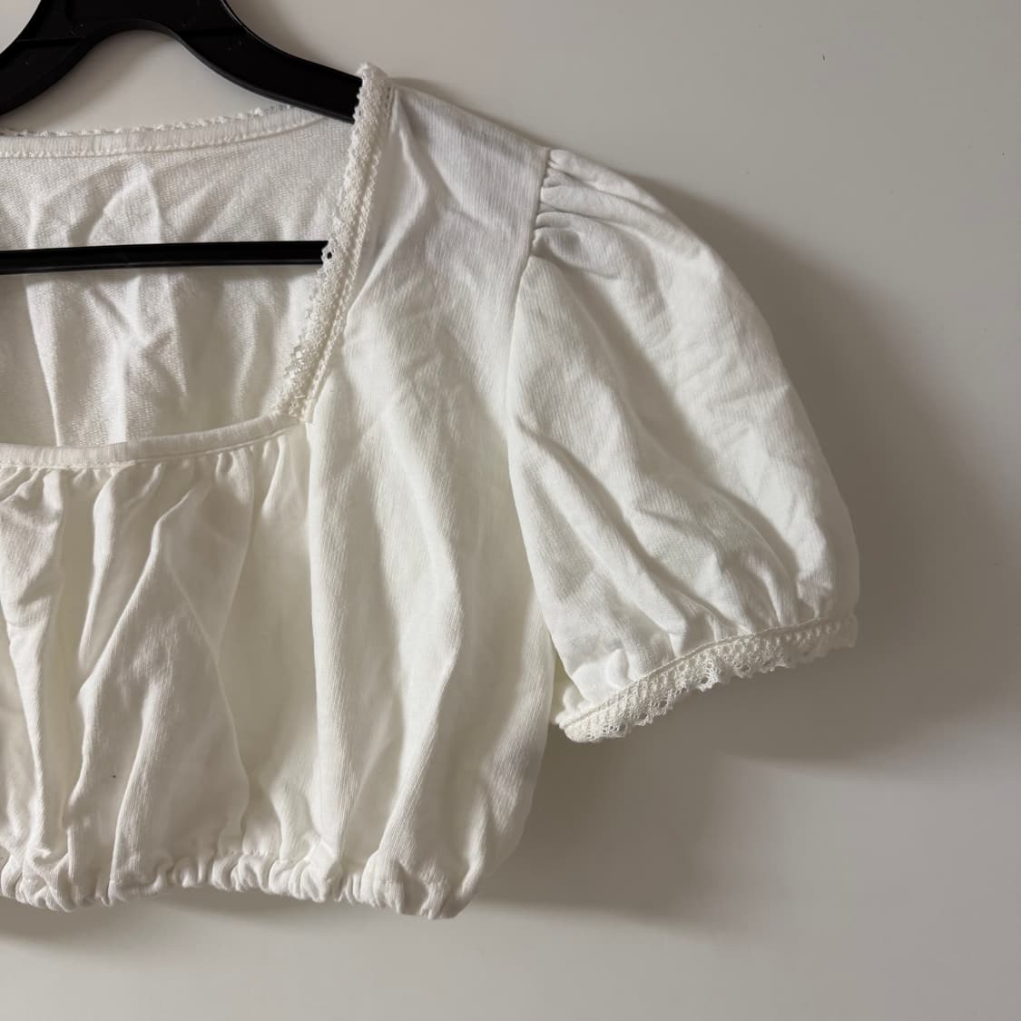 세상 품 여자 숏 크롭 퍼프 소매 반팔티 상품이미지4