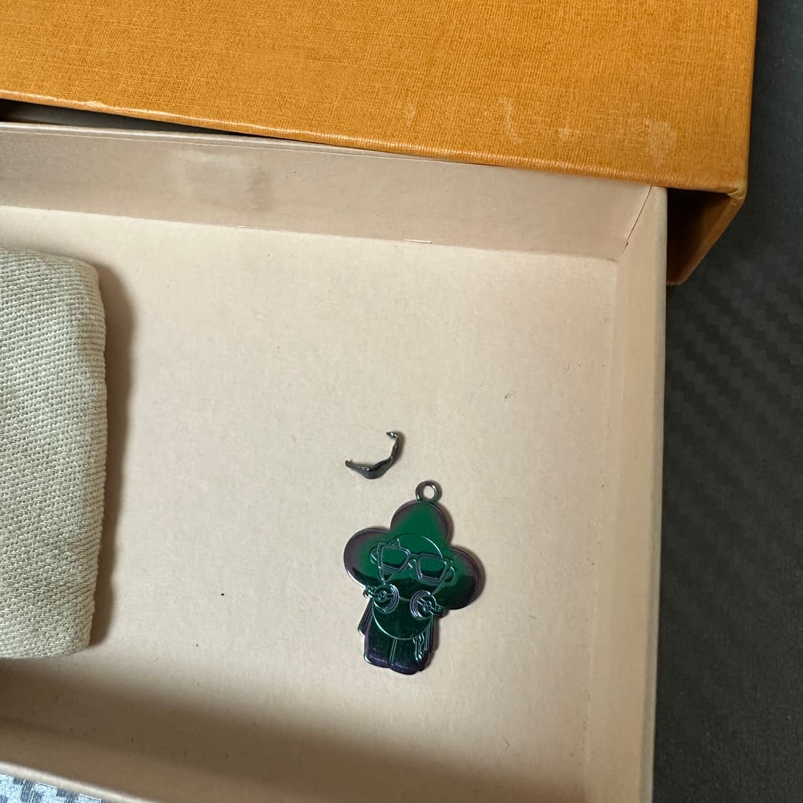 루이비통 LV 클로버 참 목걸이 상품이미지3