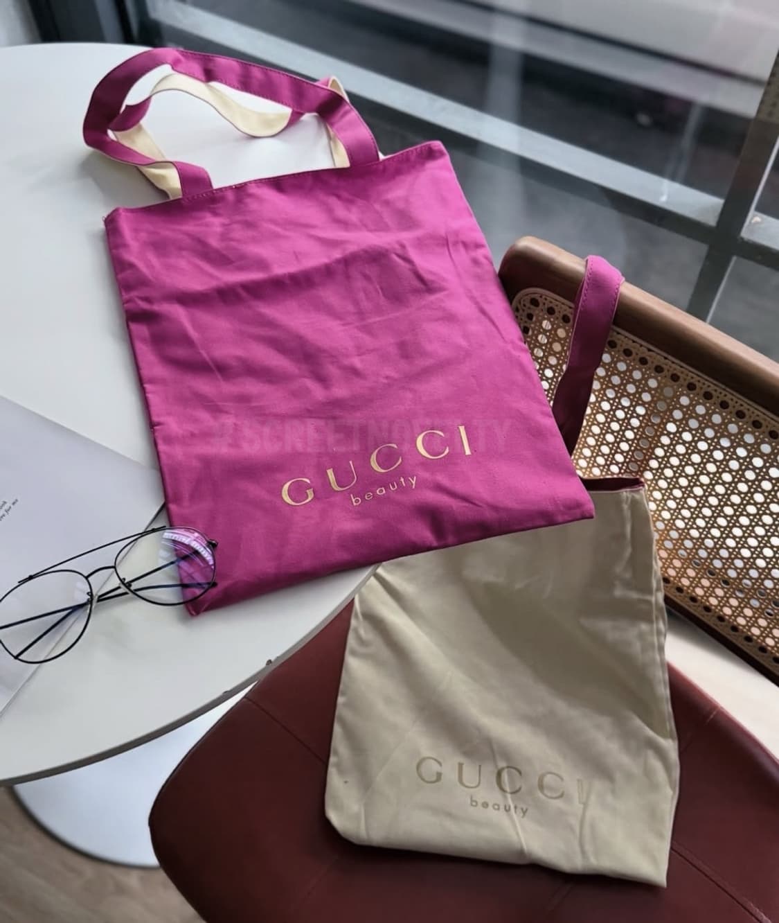 구찌뷰티  핑크&베이지 양면 에코백  상품이미지3