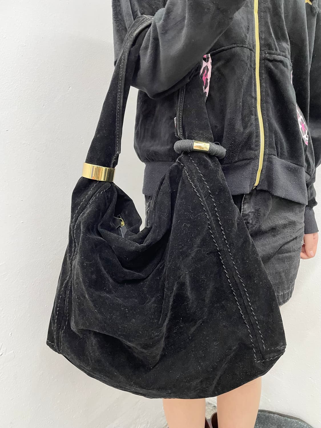 JPN 블랙 벨벳 골드 링 호보백 상품이미지4