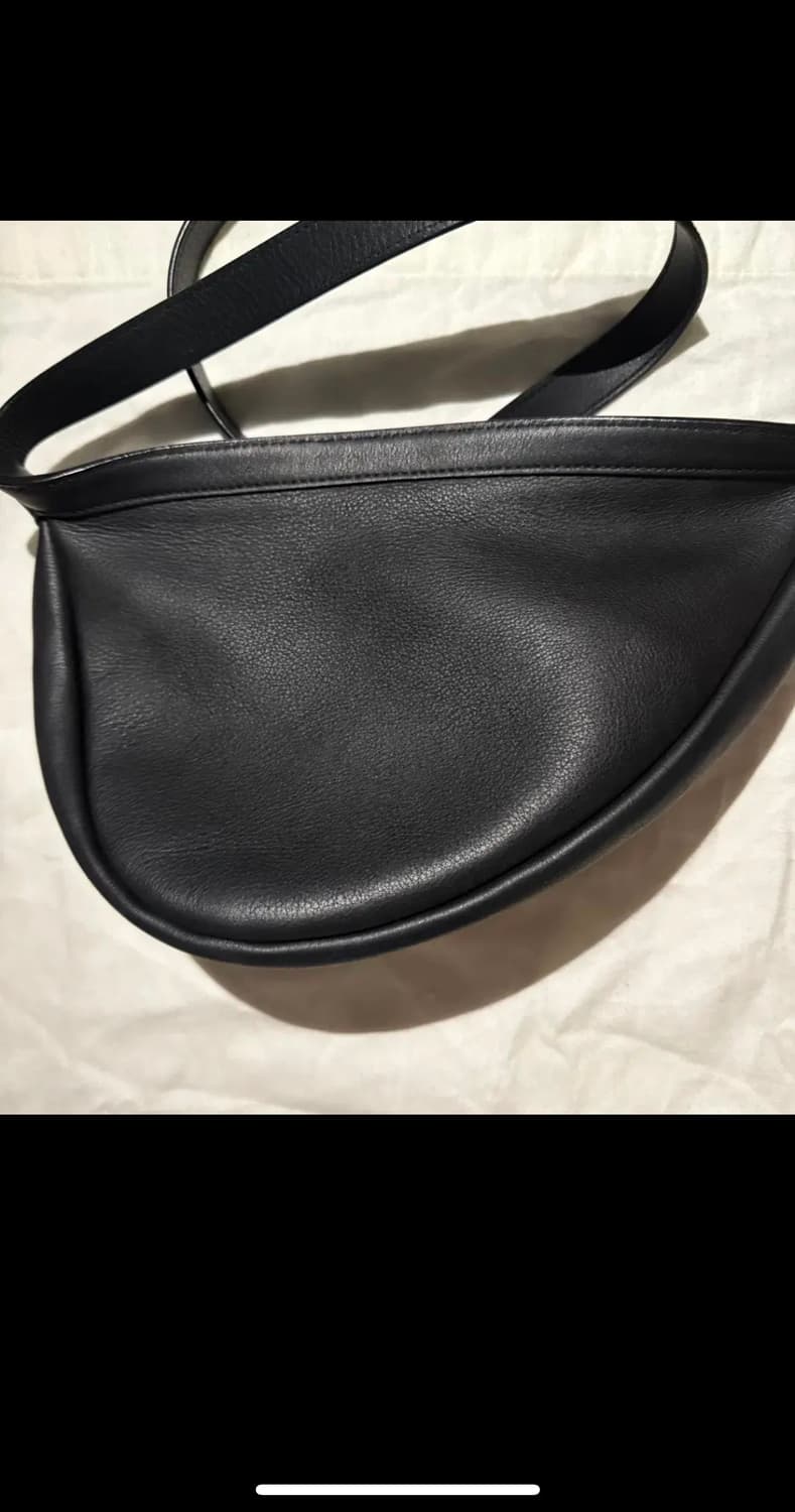 더로우 슬라우치 바나나백 스몰 상품이미지1