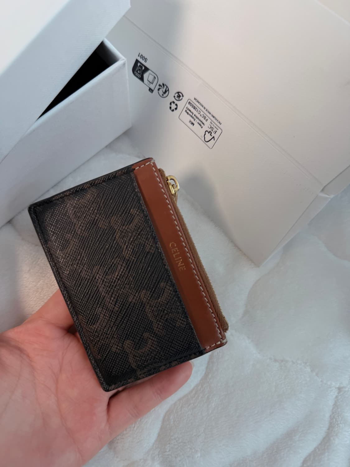 셀린느 트리옹프 캔버스 코인 컴팩트 윌렛 탄 지갑 상품이미지6