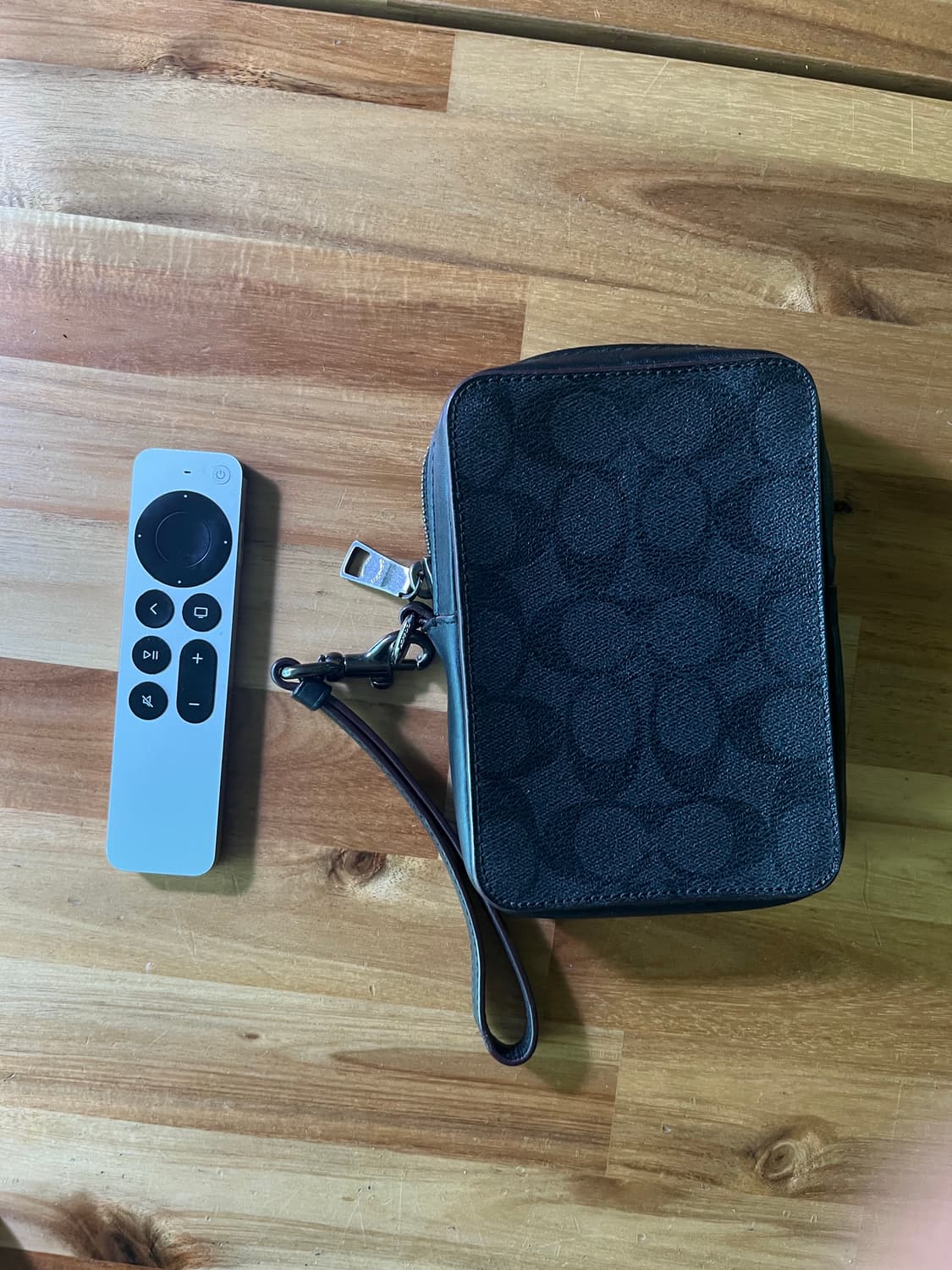 코치 시그니쳐 파우치 상품이미지4