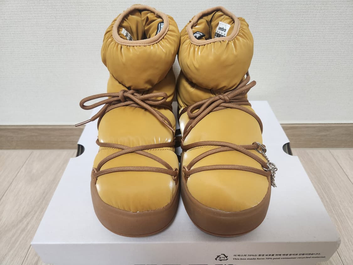 (새상품)엄브로 LEEY 콜라보 패딩부츠 240사이즈 상품이미지1