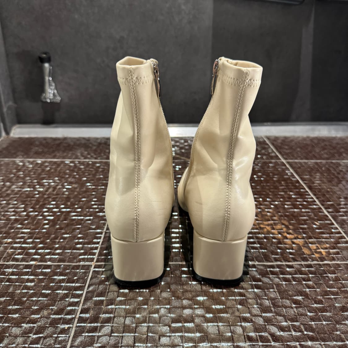 솔트앤초콜릿 아이보리 앵클 부츠 240mm 상품이미지4