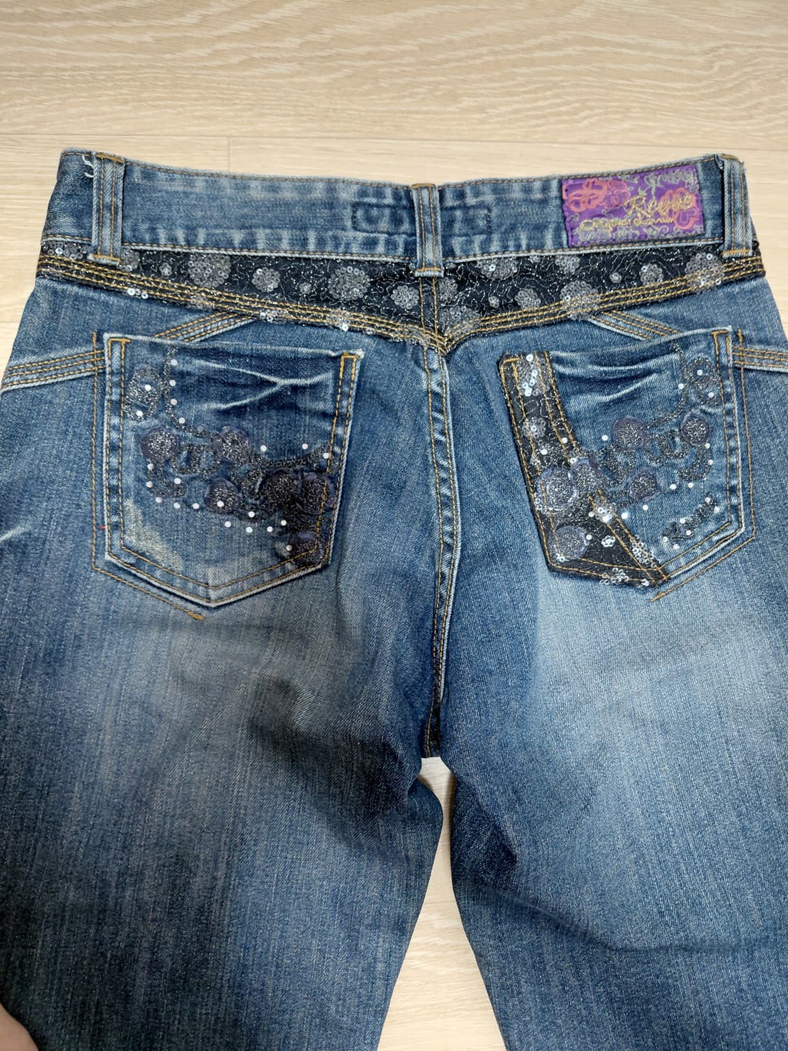 Reuve 오리엔탈 큐빅 백포켓 디테일 워싱 데미지드 데님 상품이미지5