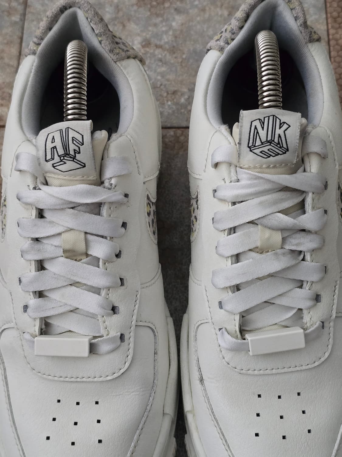 (225)나이키 에어포스 1 픽셀 se 레몬 레오파드 상품이미지2