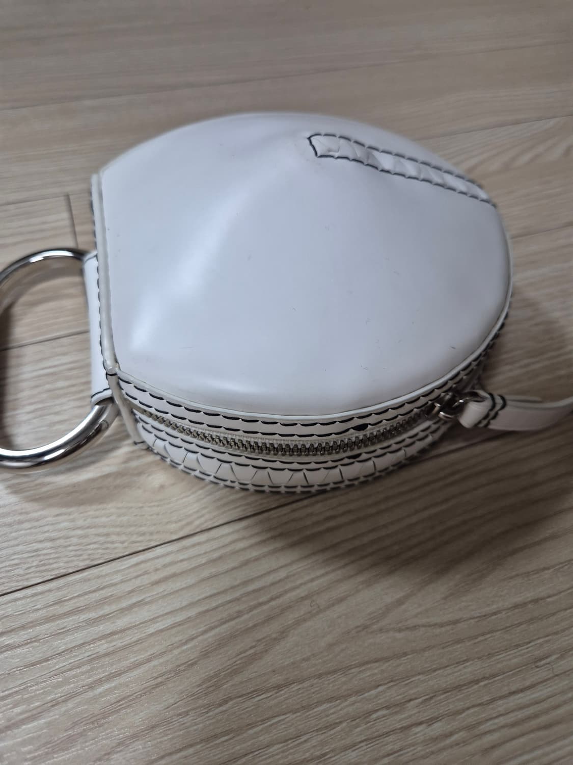 3.1 Philip Lim 필립 림 원형 손잡이가방 토트백 상품이미지3