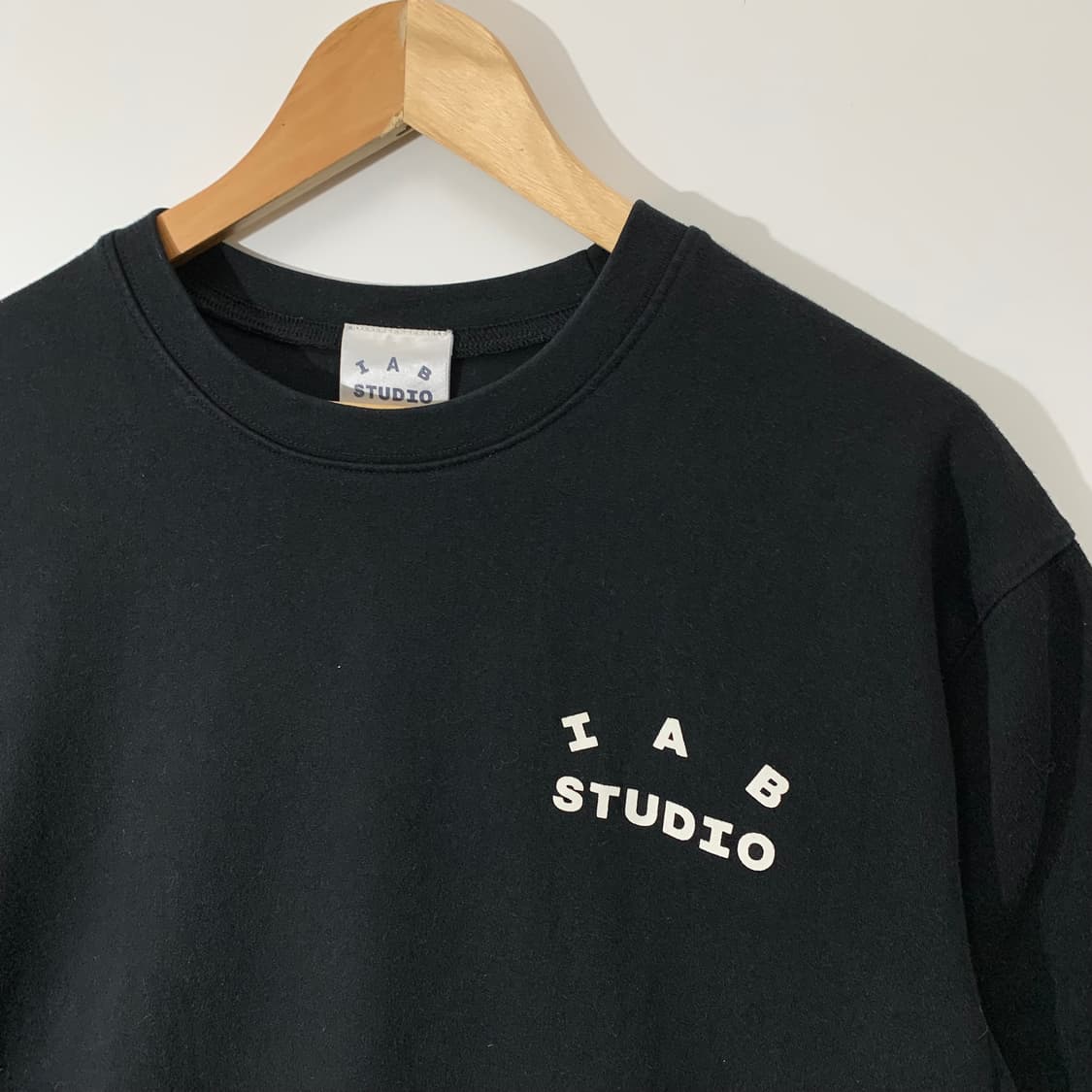 아이앱스튜디오 블랙 반팔티 상품이미지3