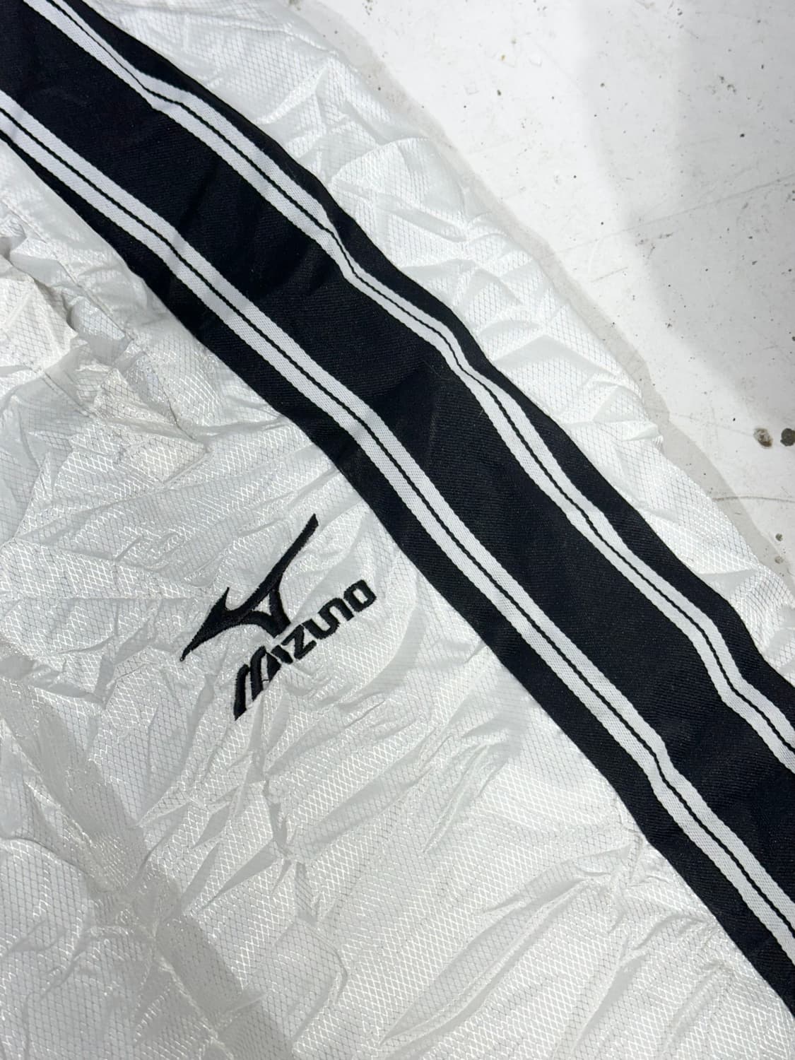 미즈노 화이트 와이드 블랙 사이드 라인 트랙 팬츠 상품이미지6