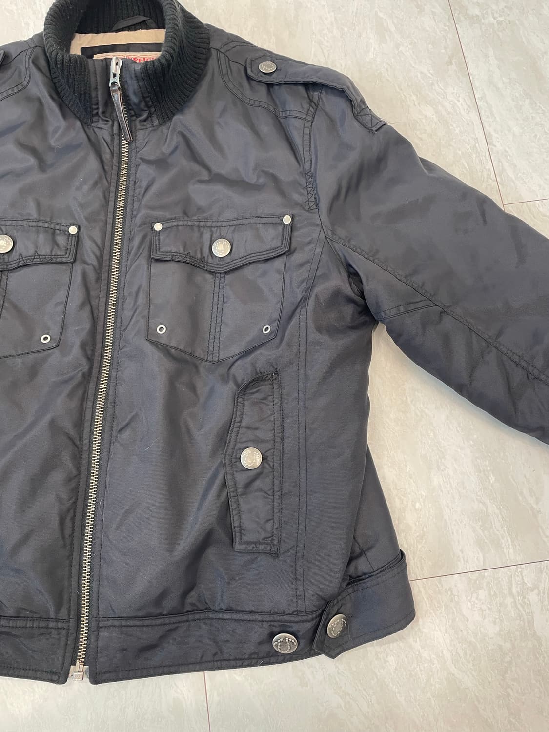 True Religion 트루릴리전 말발굽 스냅 봄버 자켓 블랙 상품이미지3