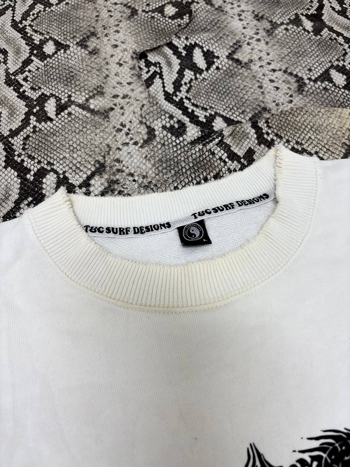 “T&C Surf” Dragon Print White Sleeve 상품이미지5