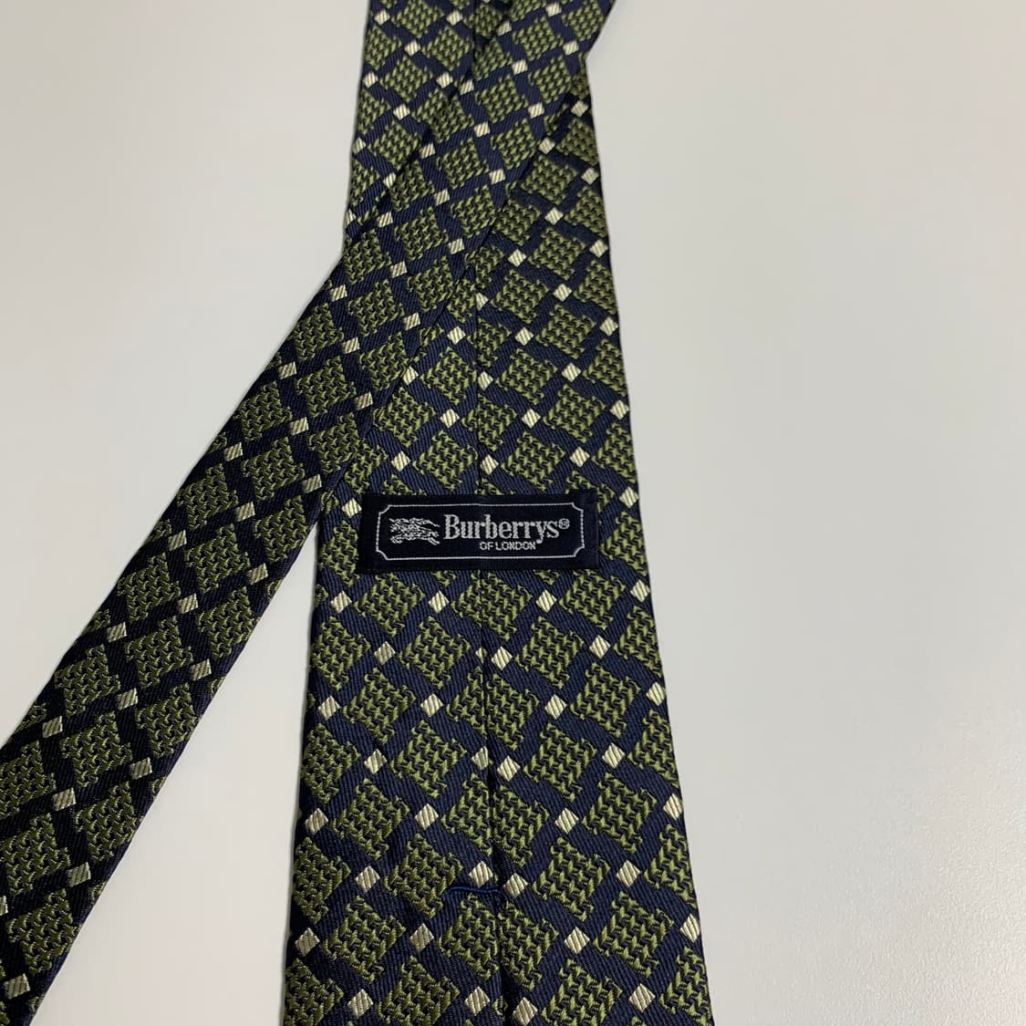 버버리(BURBERRY) 명품 체크넥타이 웨딩촬영 A+등급 8.7cm 상품이미지5