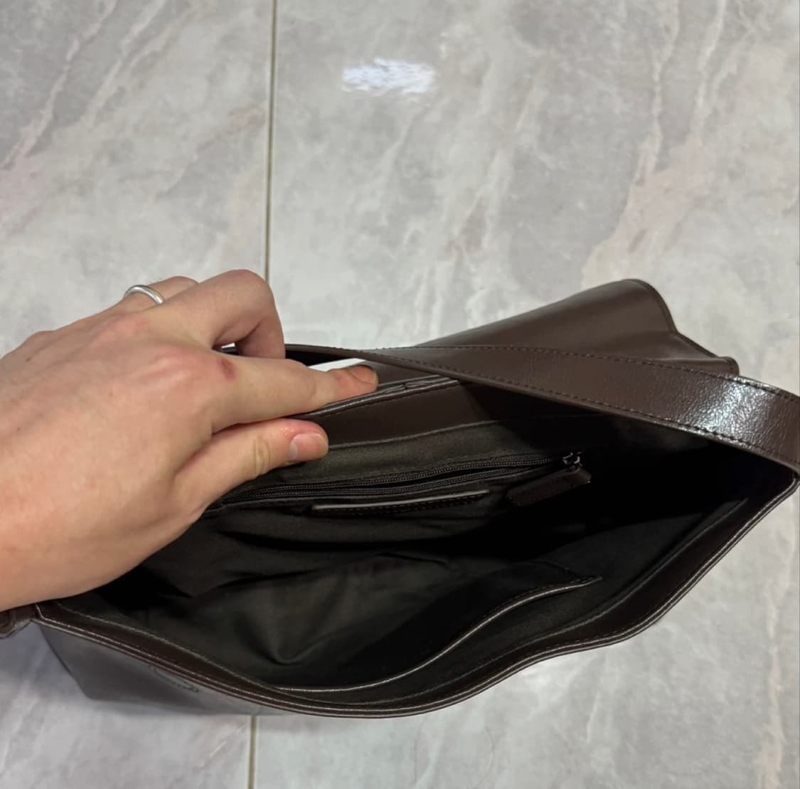 로서울 키키 (Kiki) 메신저백 링클드 브라운 상품이미지7