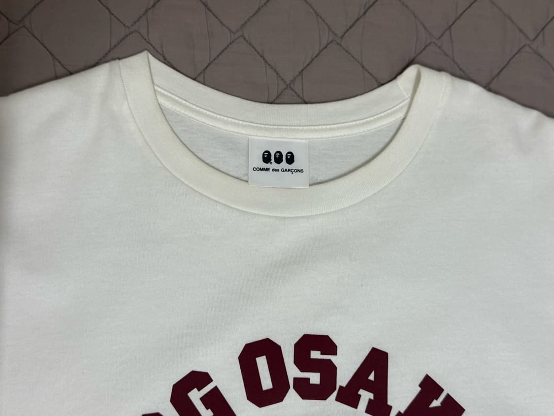 [2XL] 2023 꼼데가르송 오사카 베이프 콜라보 티셔츠 상품이미지3