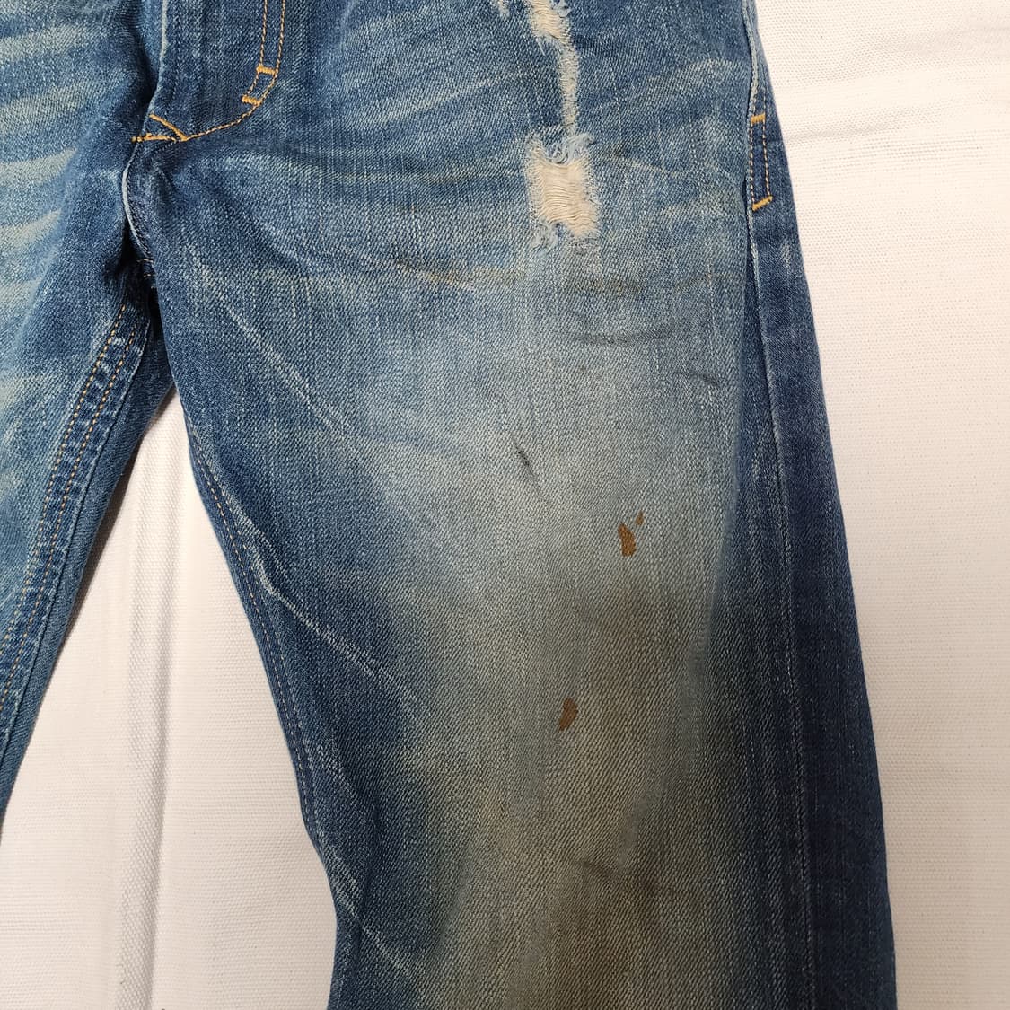 DIESEL 타바 디스트로이드 연청워싱 데님팬츠 상품이미지7