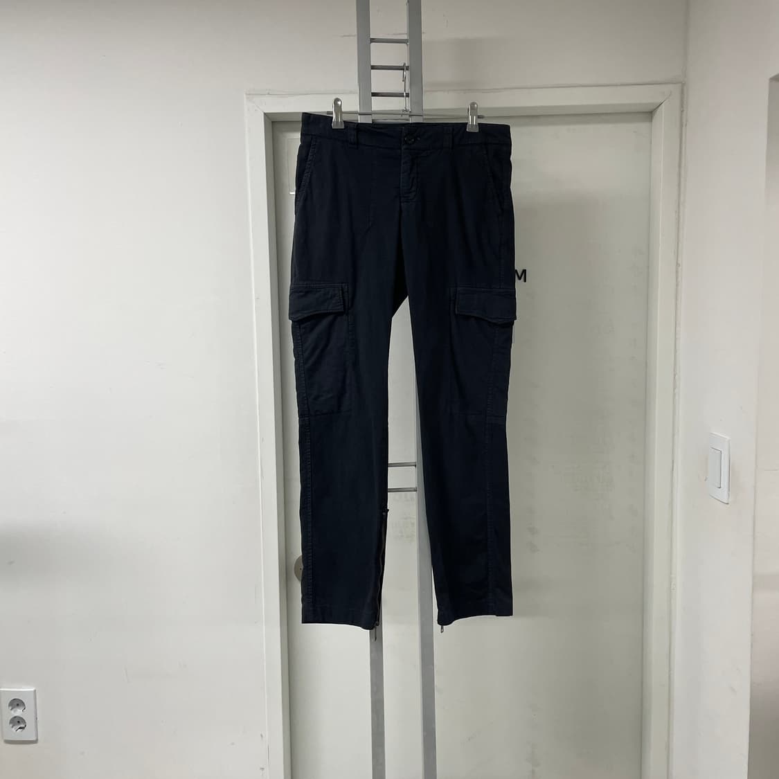 버버리 카고 팬츠 네이비 6(W) 상품이미지1