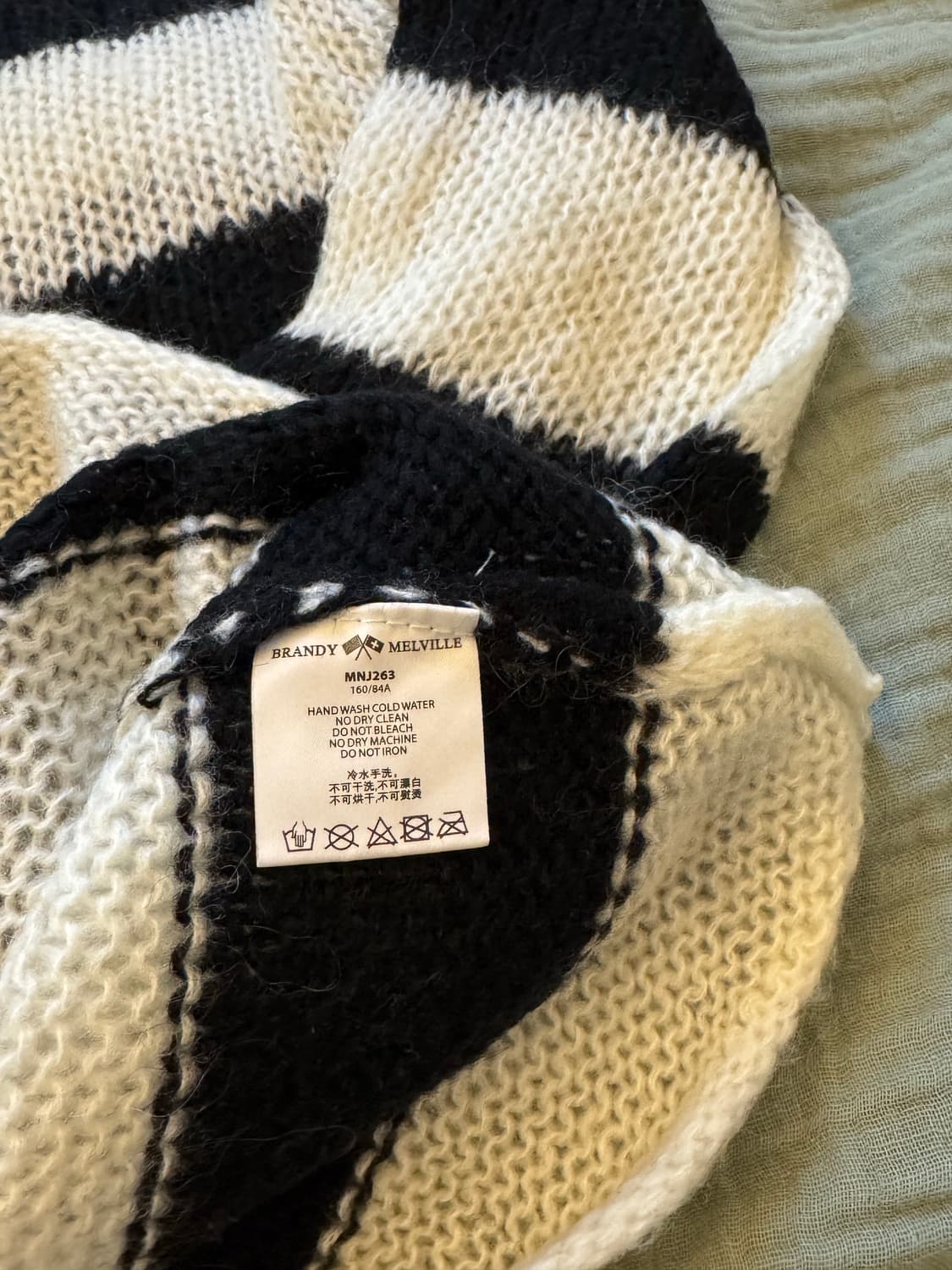 brandy melville 스트라이프 모헤어 스웨터 상품이미지6