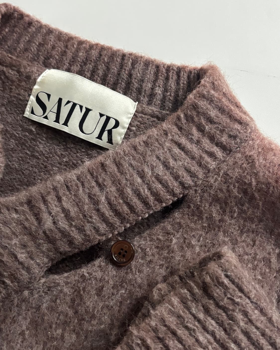SATUR 새터 에센 모헤어 브이넥 니트 상품이미지3