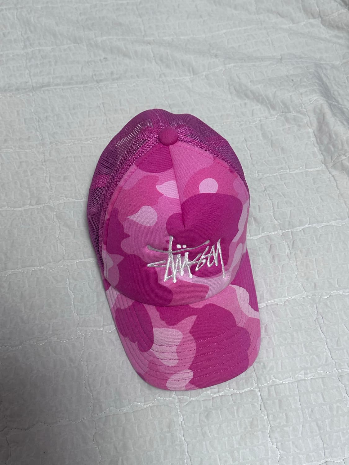 스투시 베이프 트러커 캡 핑크 상품이미지1