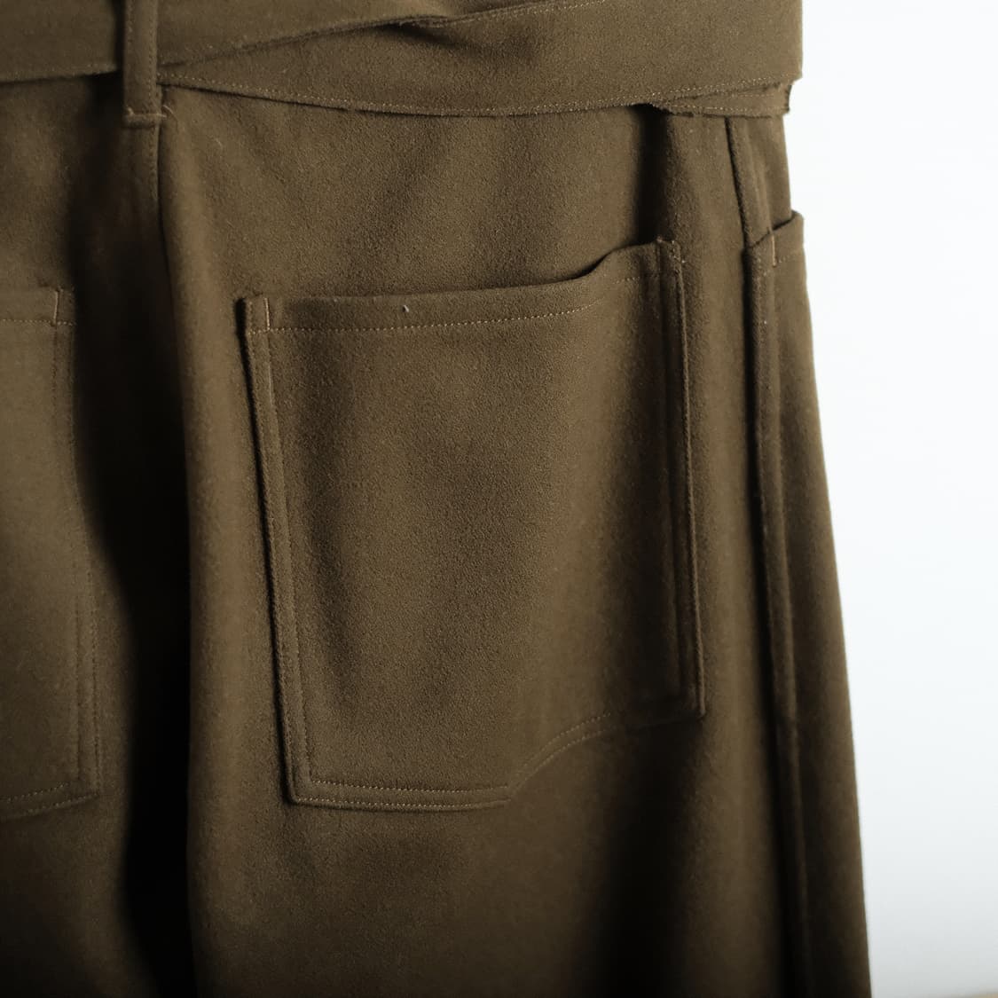 Comoli 코모리 울 벨티드 팬츠 카키 1(29-31)사이즈 상품이미지7