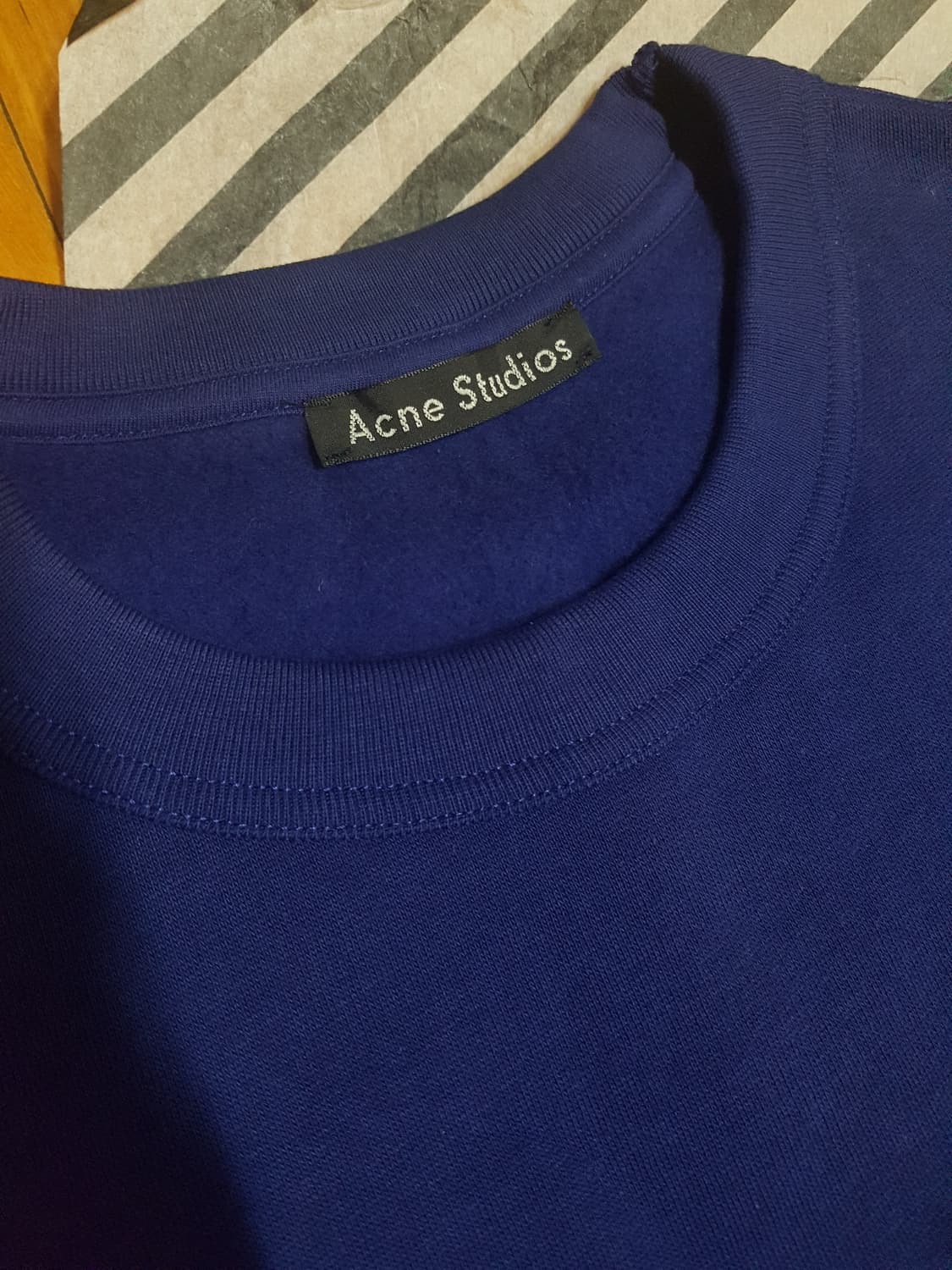 [S]아크네acne 페어뷰 로얄블루 맨투맨 상품이미지4