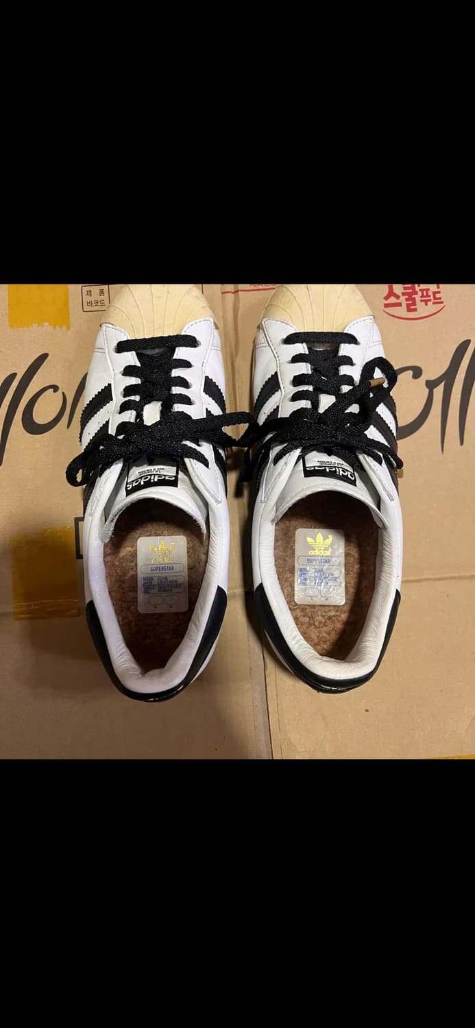255 아디다스 슈퍼스타 프리미엄 화이트 블랙 상품이미지1