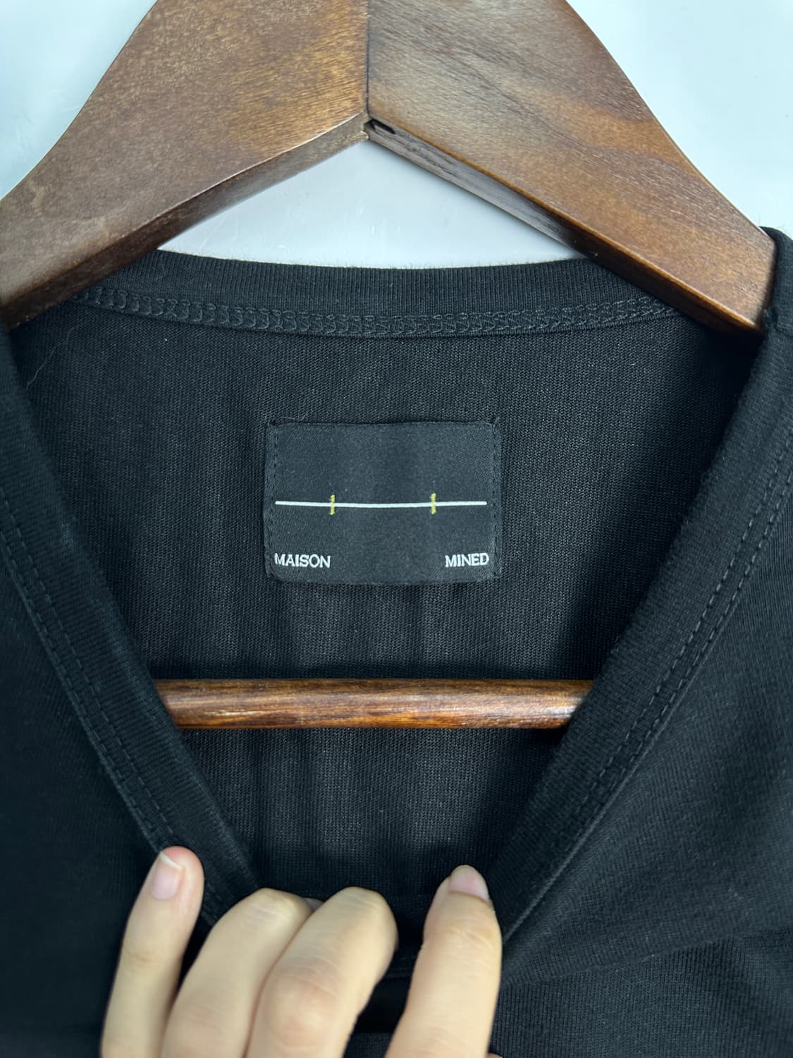 MAISON MINED 블랙 티셔츠  상품이미지2