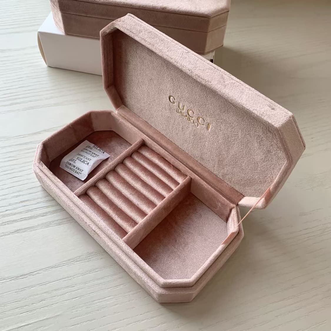 구찌 뱀부 벨벳 보석함  상품이미지2