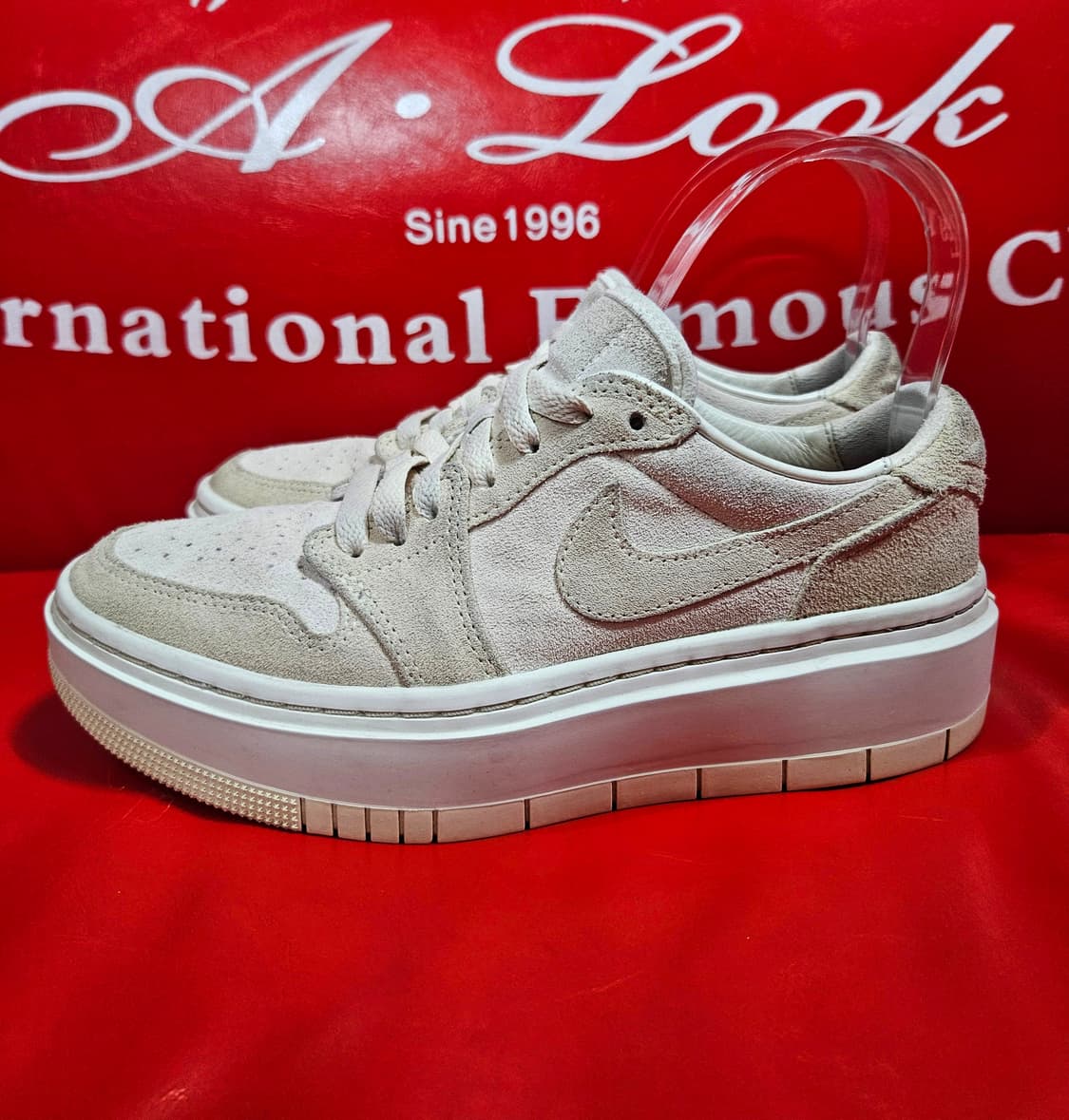 나이키 조던1 엘리베이트 코코넛밀크 235 size
 상품이미지1