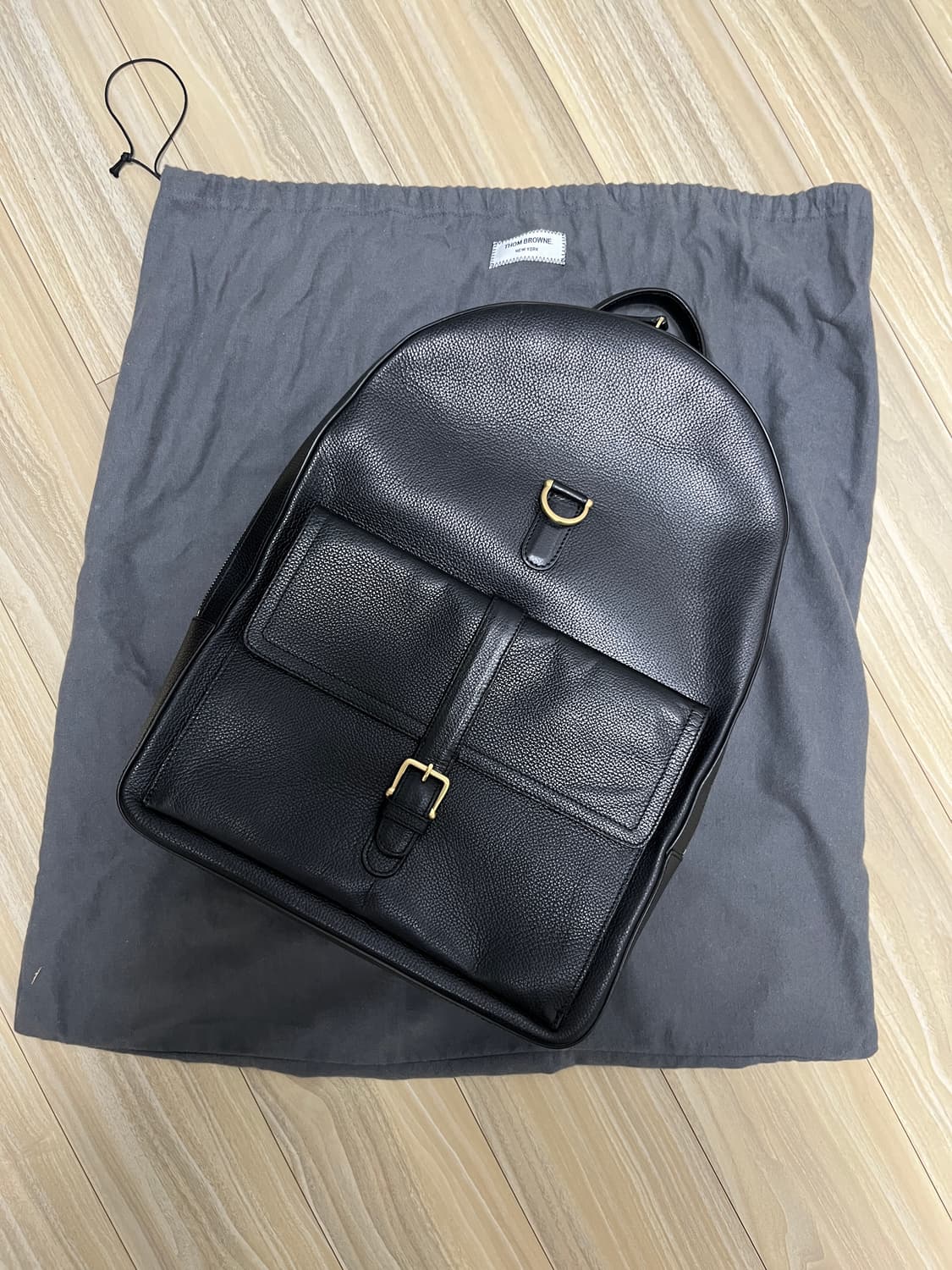 톰브라운 페블 그레인 레더 백팩 상품이미지1