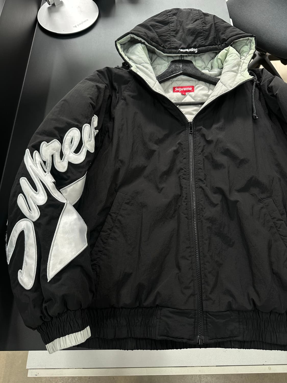 슈프림 18SS 슬리브 스크립트 사이드라인 패디드 자켓 상품이미지5