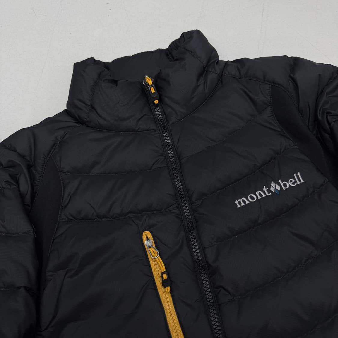 몽벨 구스다운 고프코어 푸퍼 경량패딩 블랙 상품이미지3