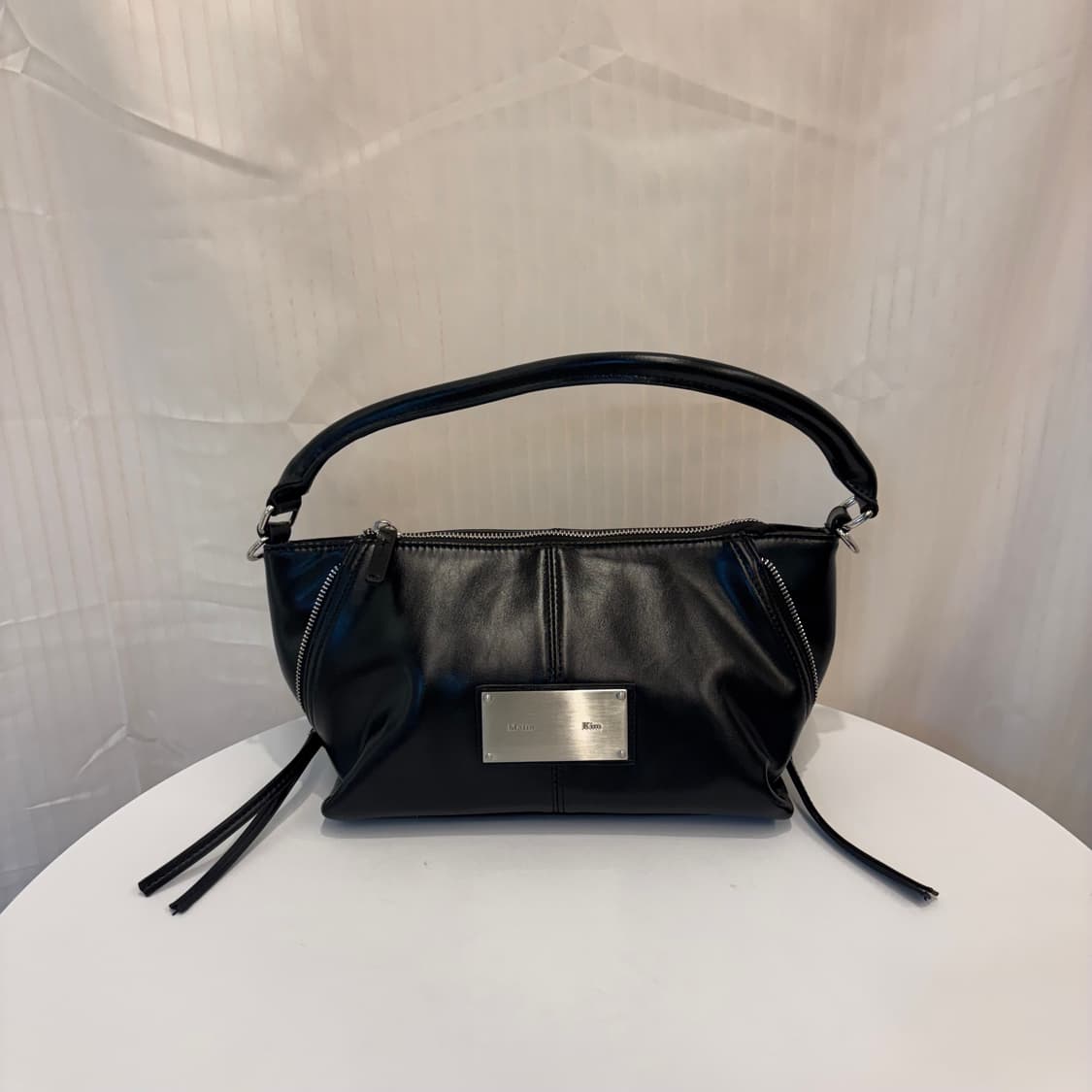 정품 마뗑킴 사이드지퍼 숄더백     상품이미지1