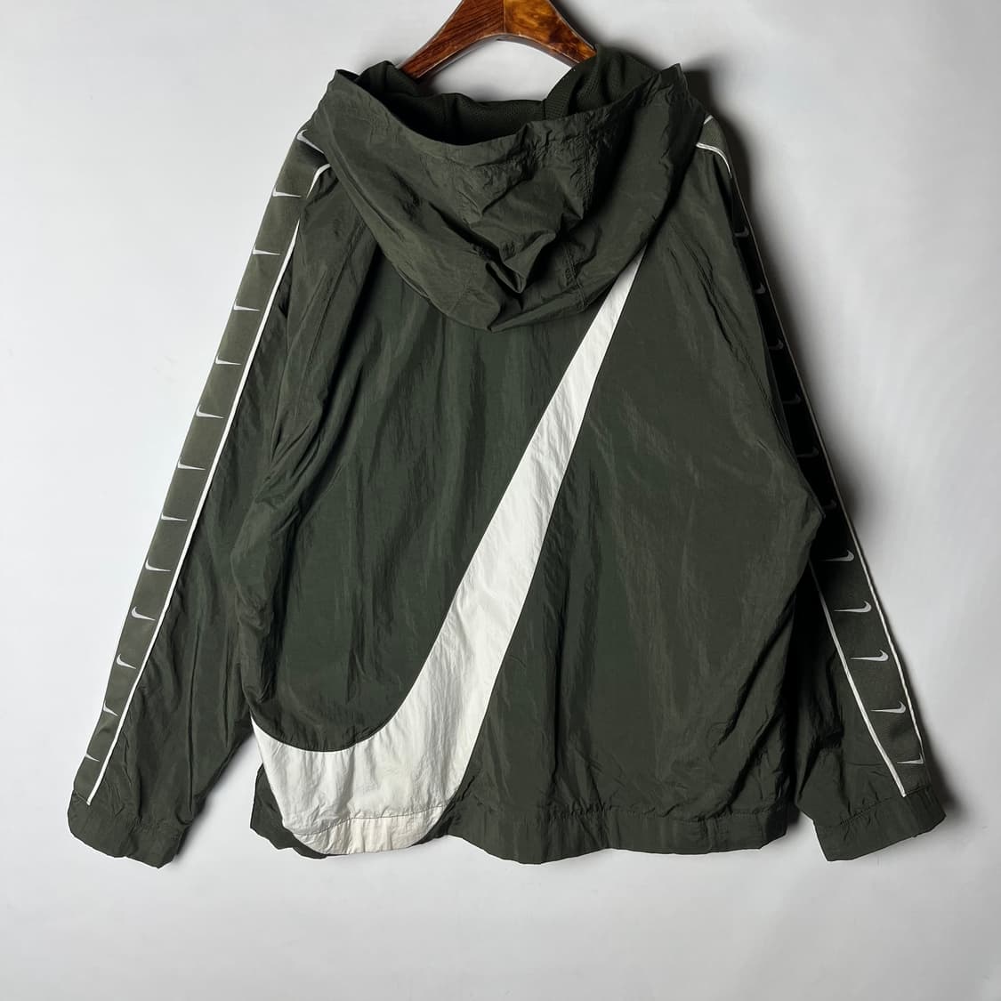 [Nike] 나이키 올드스쿨 스우시 우븐 아노락 상품이미지2