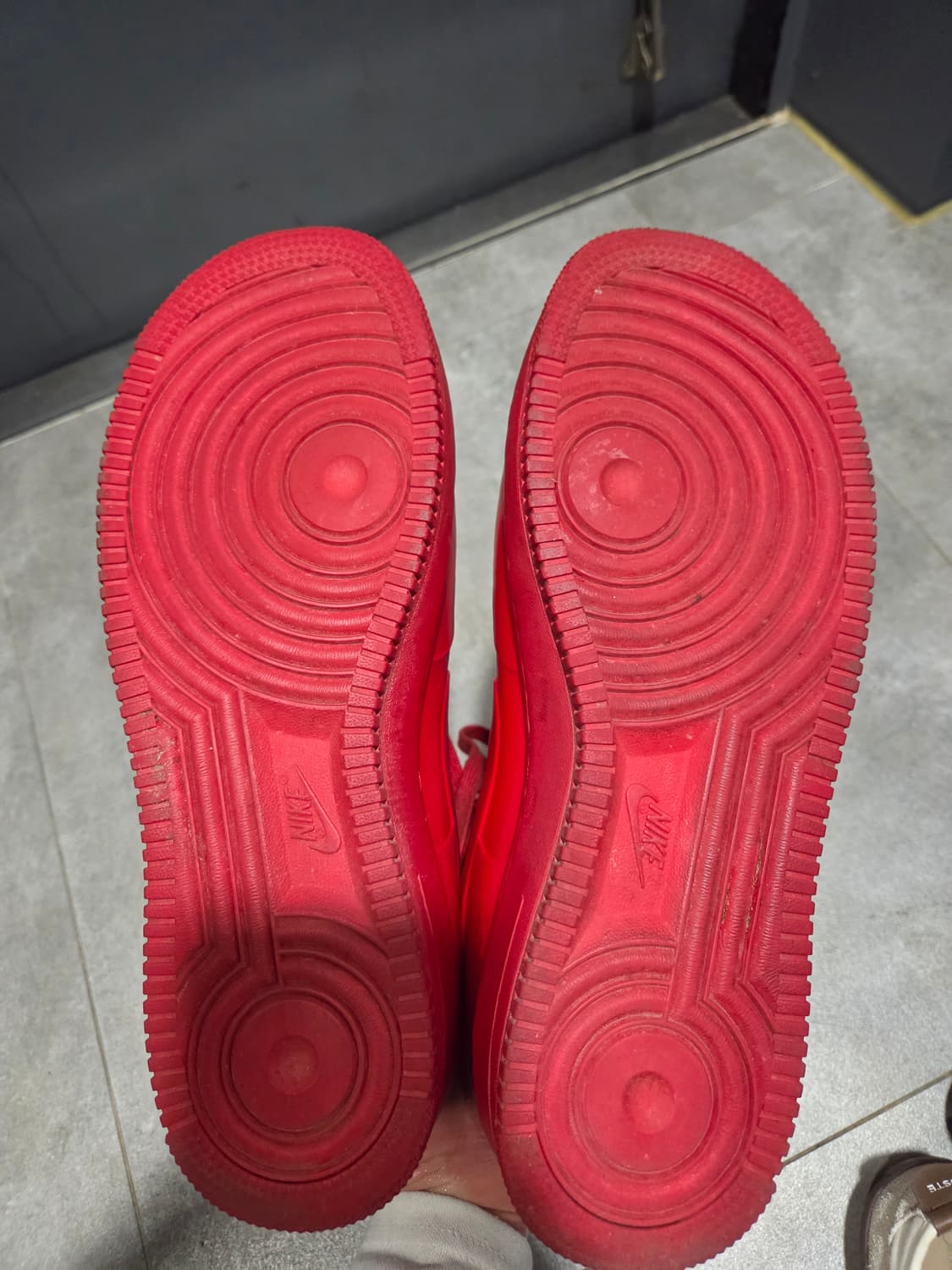 나이키 에어포스 1 폼포짓 레드 280 BV1172-600 상품이미지5