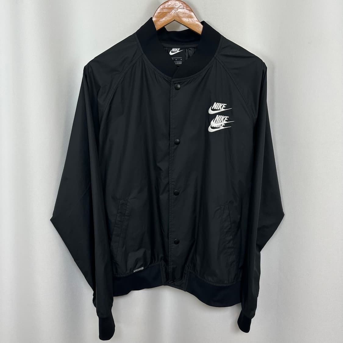  나이키 남자 얇은 똑딱이 자켓 검정 M  상품이미지1