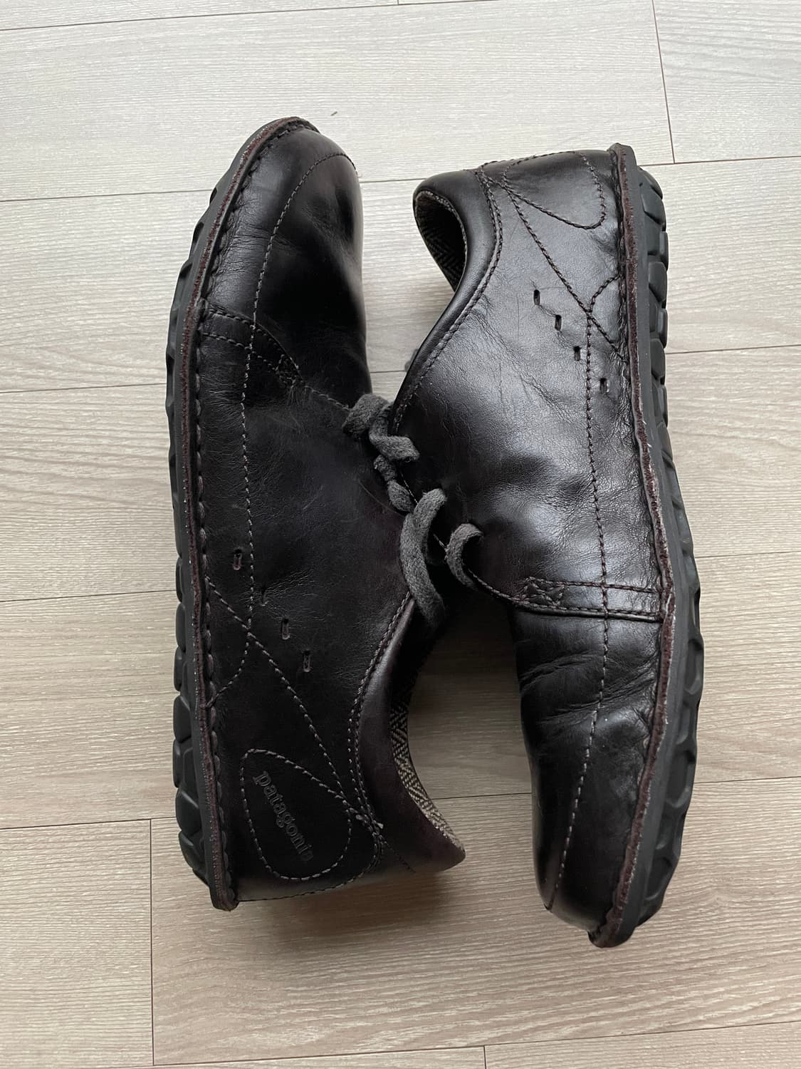 파타고니아 loulu 룰루 레더 슈즈 벨벳 브라운 상품이미지5