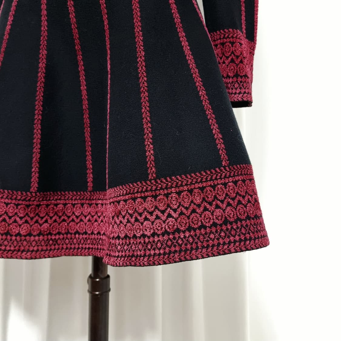 마쥬 maje 벨벳자수 니트 원피스 (44-날씬55/표기2) 상태최상 상품이미지7