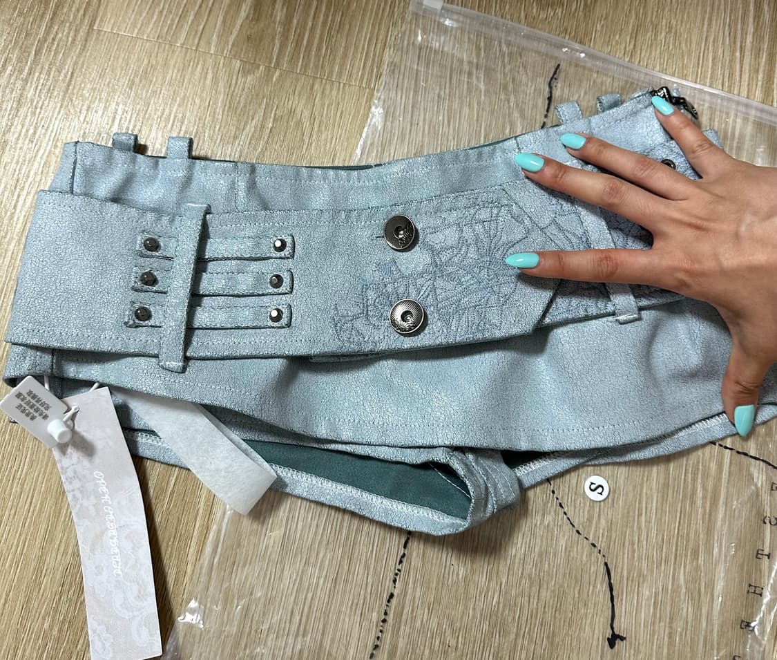 Open aesthetic Belted Leather Mini Skirt 상품이미지4