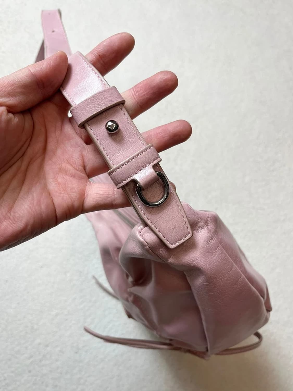 마뗑킴 25FW 하프 셔링 핑크 리본 라운드 백 Q1234 상품이미지4