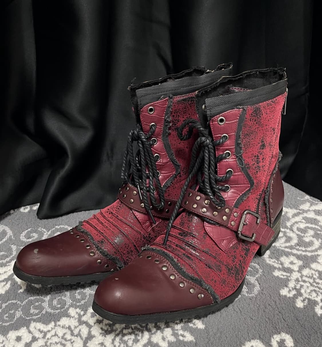 (하자있음)Lovehunter Studded Gothic Boots 상품이미지1