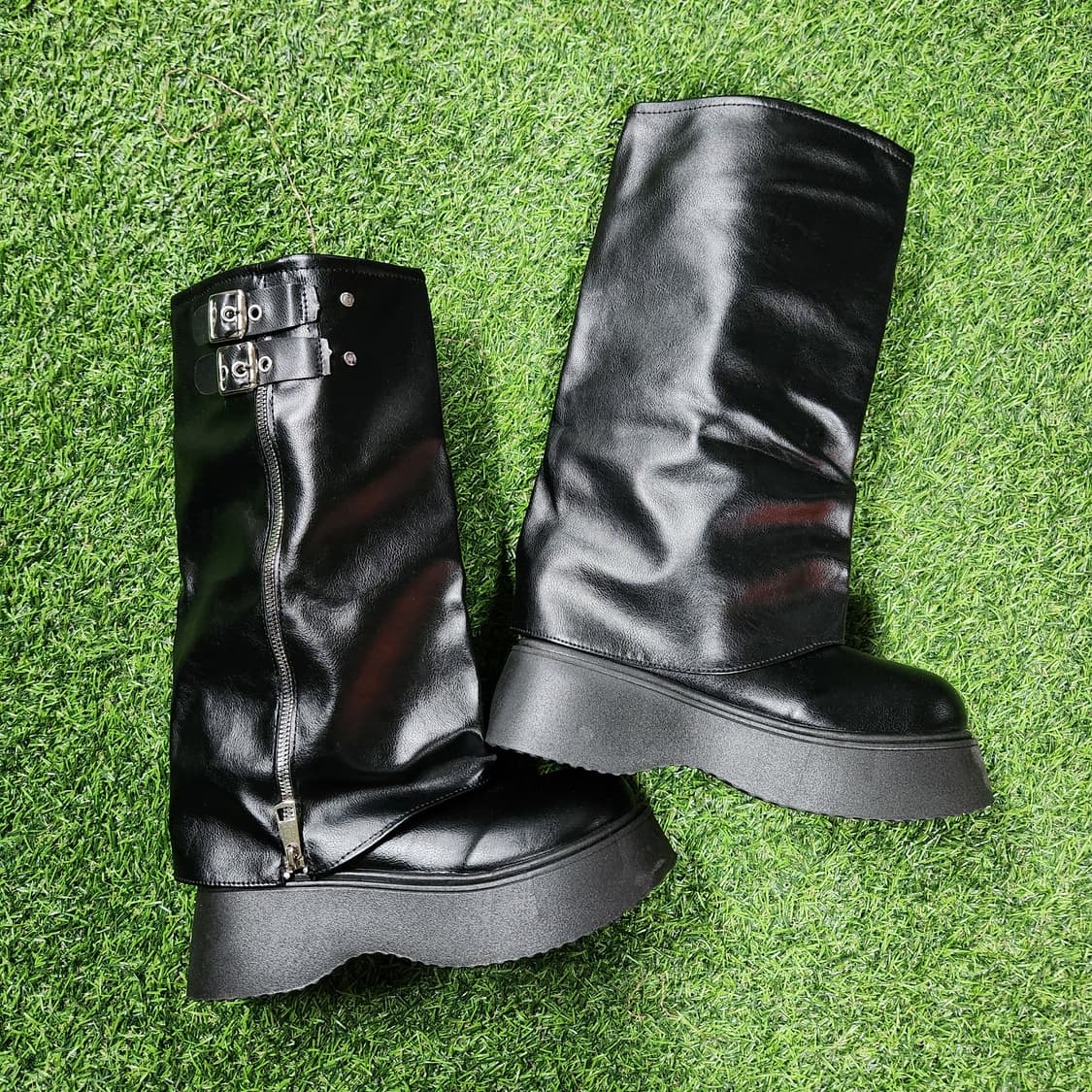 플랫폼굽 버클 미들부츠 37 | 시크블랙 유광 레더핏  새상품 상품이미지1