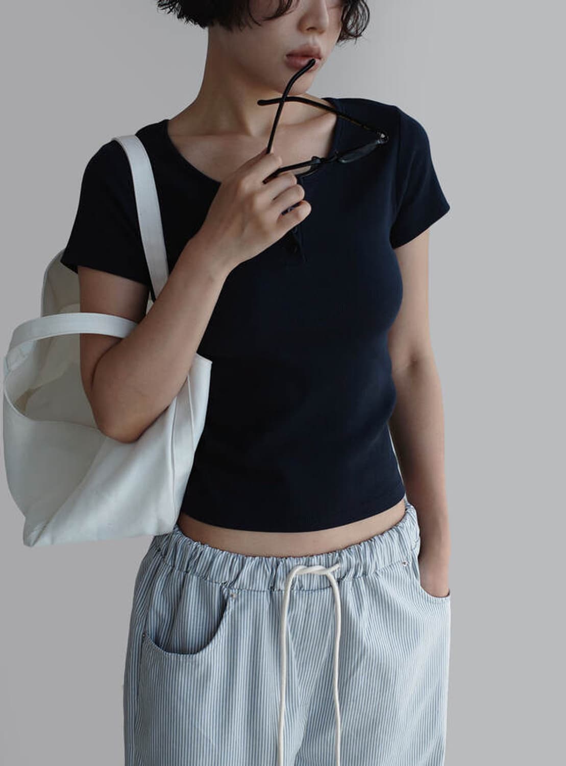 라룸 헨리넥 티셔츠(네이비) 새상품 상품이미지2