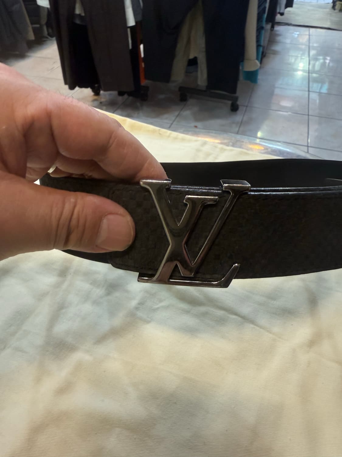 정품 루이비통 이니셜 카본 다미에 벨트 팝니다 상품이미지2