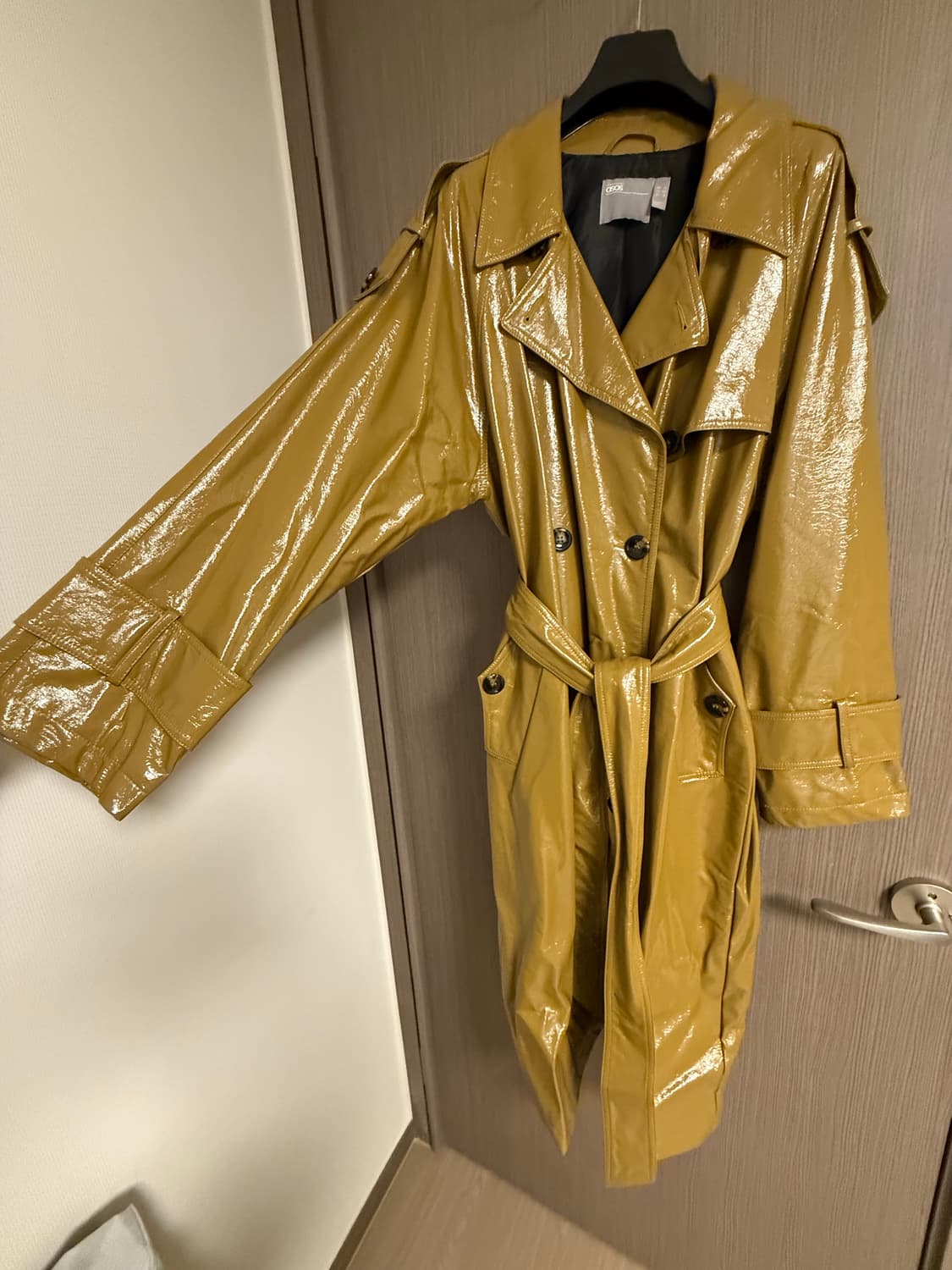 ASOS /영국브랜드/패턴트 에나멜 트렌치코트 상품이미지6