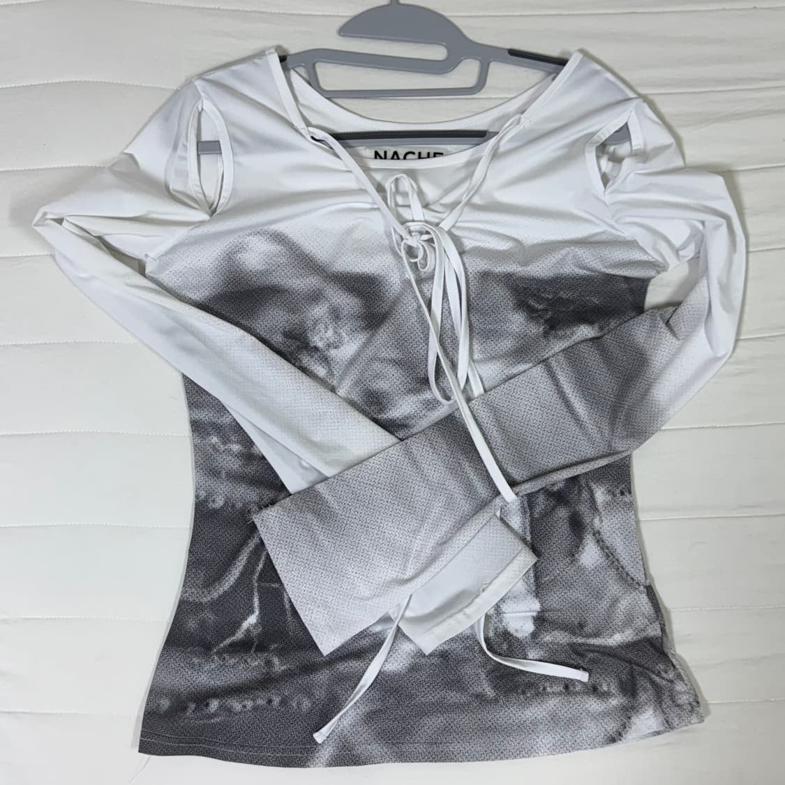 나체 CUT-OUT SLIM FIT LONG SLEEVE WHITE 상품이미지2